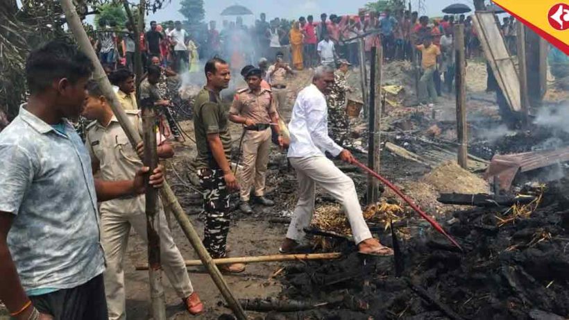 কিষাণগঞ্জে ভয়াবহ অগ্নিকাণ্ডে দুই পরিবারের ঘর ছাই 2 Kishanganj Fire Tragedy: Two Families’ Homes Destroyed, Relief Provided