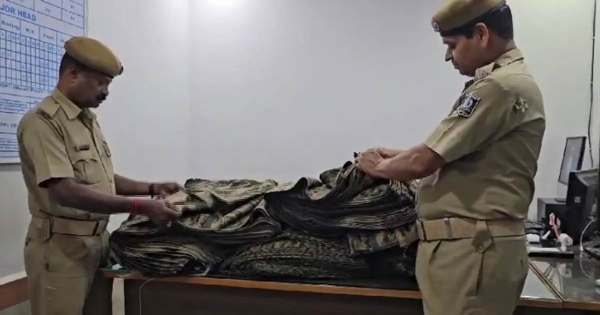 Indian-Army unifprm siezed