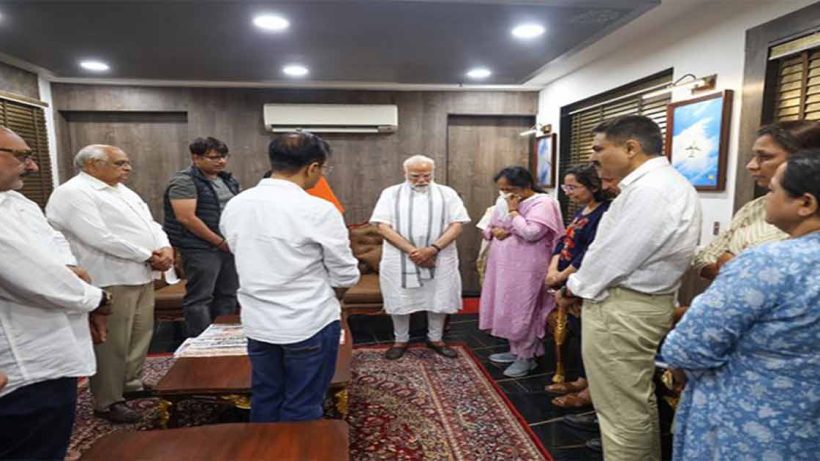 রূপানির পরিবারের সাথে দেখা করে শোক জ্ঞাপন প্রধানমন্ত্রীর pm meets rupani family