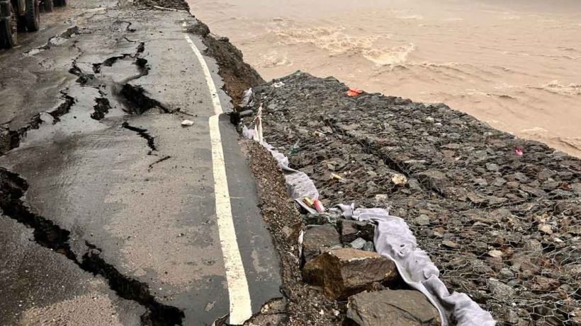 কালিম্পংয়ের লিখুভিরে ধস, এনএইচ-১০ ফের বন্ধের আশঙ্কা