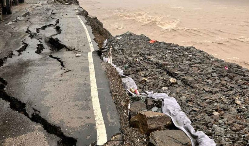 কালিম্পংয়ের লিখুভিরে ধস, এনএইচ-১০ ফের বন্ধের আশঙ্কা