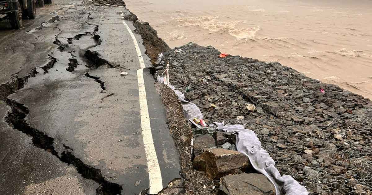 কালিম্পংয়ের লিখুভিরে ধস, এনএইচ-১০ ফের বন্ধের আশঙ্কা