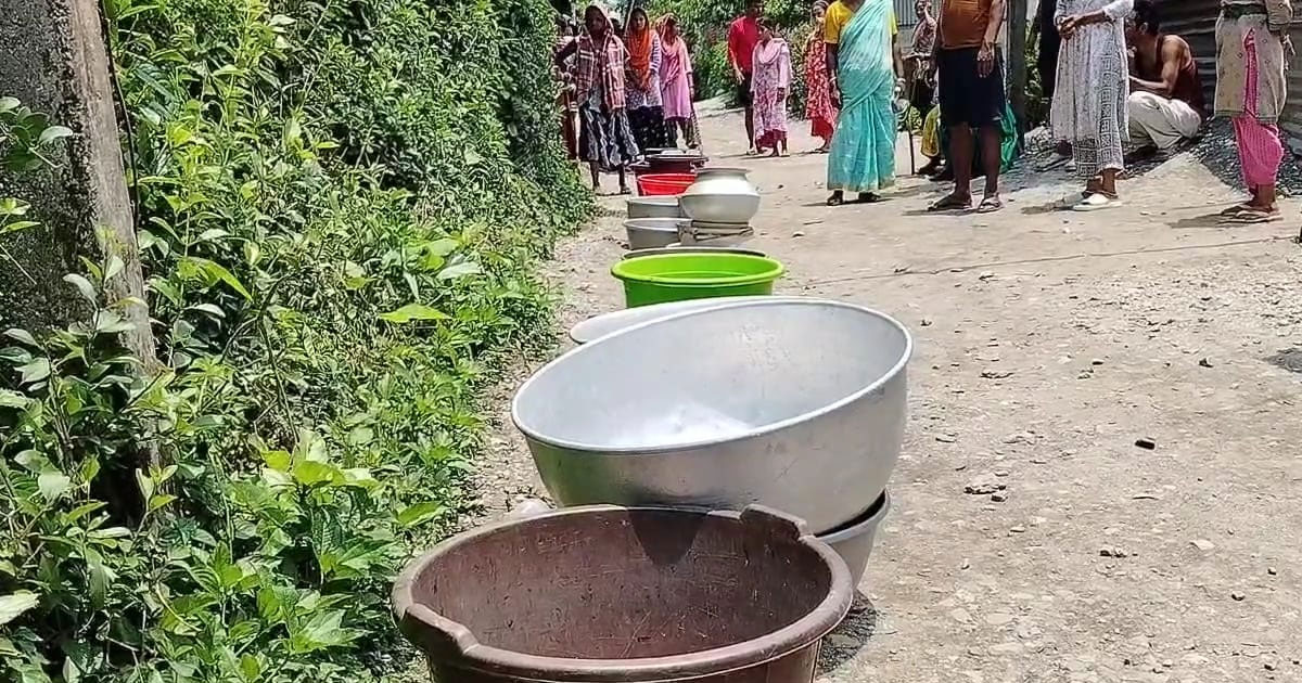 ডুয়ার্সে পানীয় জলের হাহাকার, প্রশাসনের বিরুদ্ধে ক্ষোভ