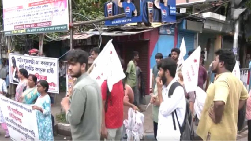 DYFI protest at law college