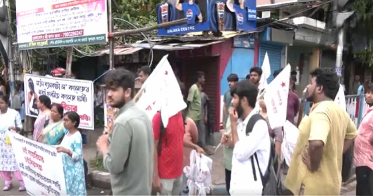 DYFI protest at law college