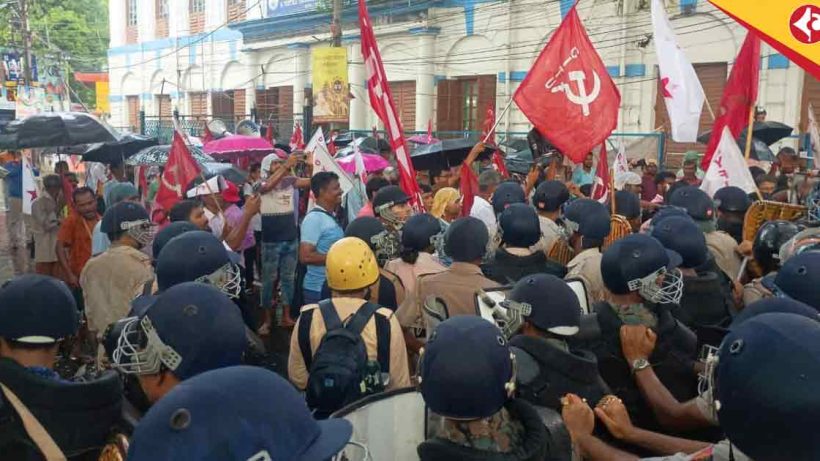 Scuffle between Left supporters and police in Murshidabad while trying to stop a deputation in support of migrant workers