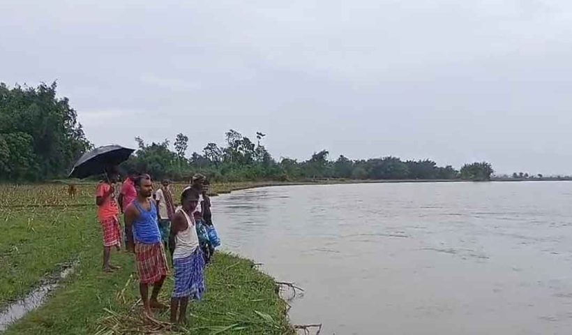 সংকোশ-গঙ্গাধর নদীর ভাঙন, বিপদে ১৫০ পরিবার