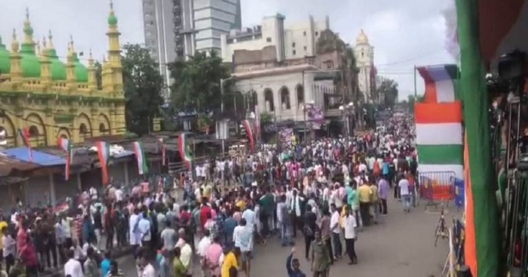 ধর্মতলায় বাড়ছে ভিড়, কোন রাস্তায় কী অবস্থা? জেনে নিন কলকাতার লাইভ ট্রাফিক আপডেট