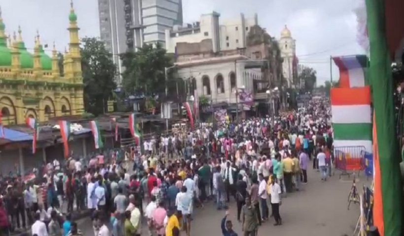 ধর্মতলায় বাড়ছে ভিড়, কোন রাস্তায় কী অবস্থা? জেনে নিন কলকাতার লাইভ ট্রাফিক আপডেট