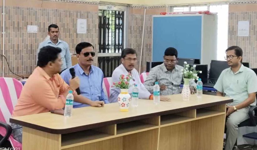 আধিকারিকদের নিয়ে বিশেষ বৈঠকে অতিরিক্ত জেলাশাসক, সরকারি প্রকল্প বাস্তবায়নে জোর প্রশাসনের