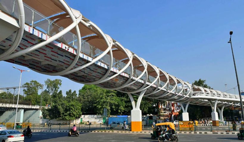 আবারও থমকে স্কাইওয়াক! সেক্টর ৫১-৫২ যাত্রীদের ভোগান্তি চরমে