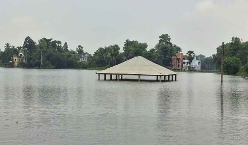 ফের জল-যন্ত্রণায় ঘাটাল! দু’দিনে বন্যার জলে মৃত্যু ৩ জনের