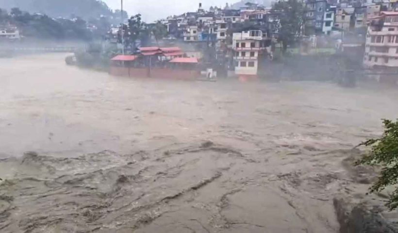 হিমাচলে মেঘভাঙা বৃষ্টিতে ধস, ৪০০ কোটির সম্পত্তির ক্ষতি