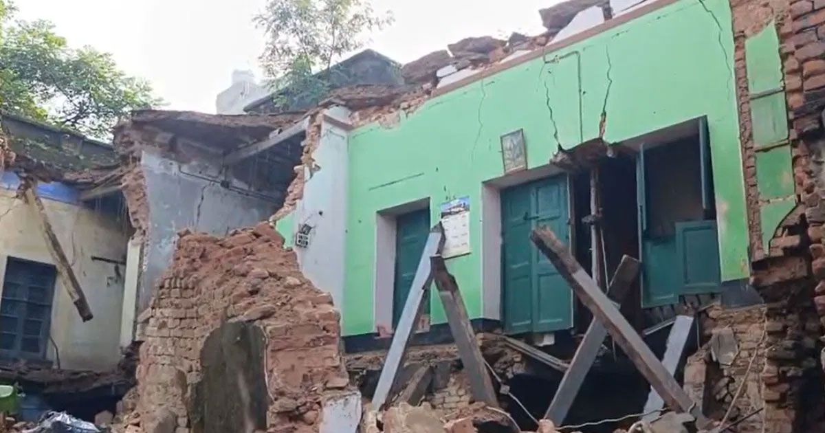 সবাই বারণ করেছিল, শোনেননি! রাতে বাড়ি ভেঙে মৃত্যু দেবকুমারের