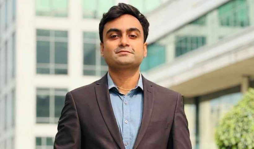 পার্ক সার্কাস স্টেশনের সামনে দুষ্কৃতী হামলা, সাংবাদিক কিশলয়ের উপর ব্লেডের কোপ