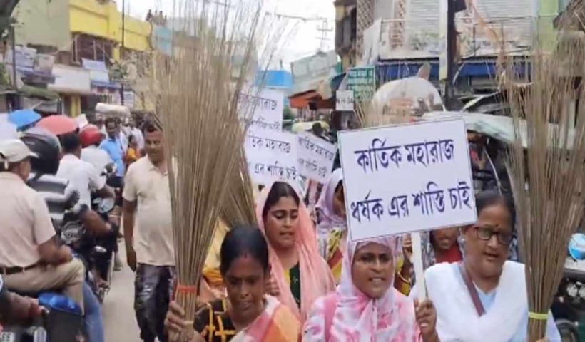 protest against Kartik-Maharaj in nabagram