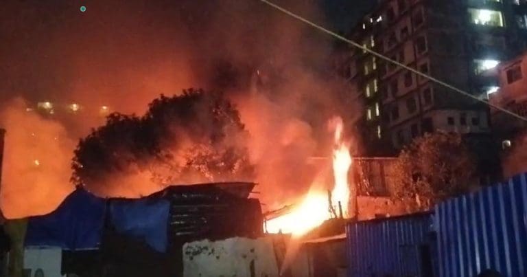 প্রিন্স আনোয়ার শাহ রোডে গেস্ট হাউসে ভয়াবহ আগুন,দমকল ঘটনাস্থলে