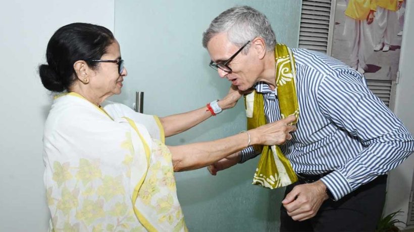 Mamata supports omar abdullah