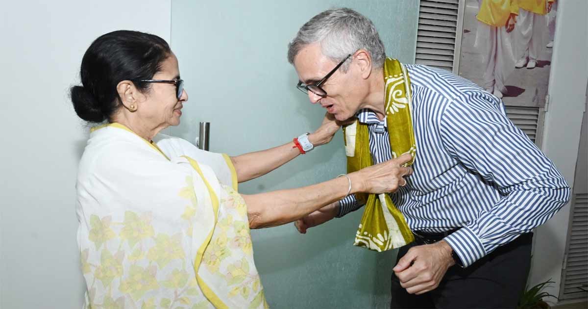 Mamata supports omar abdullah