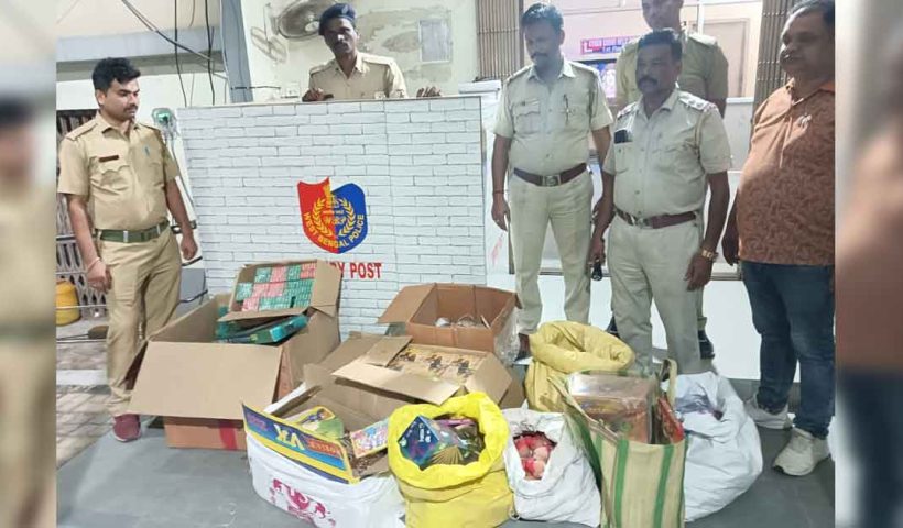 পুলিশি অভিযানে উদ্ধার বাজি-সহ ৭৫ কেজি কাঁচামাল