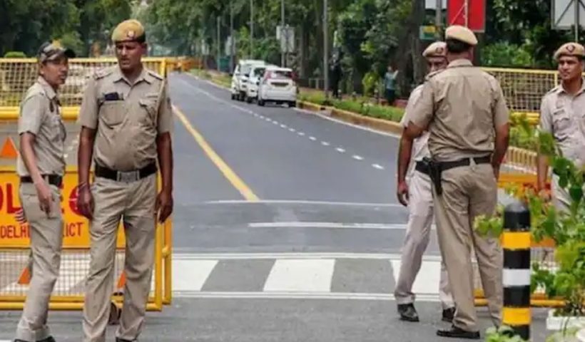delhi school bomb threat