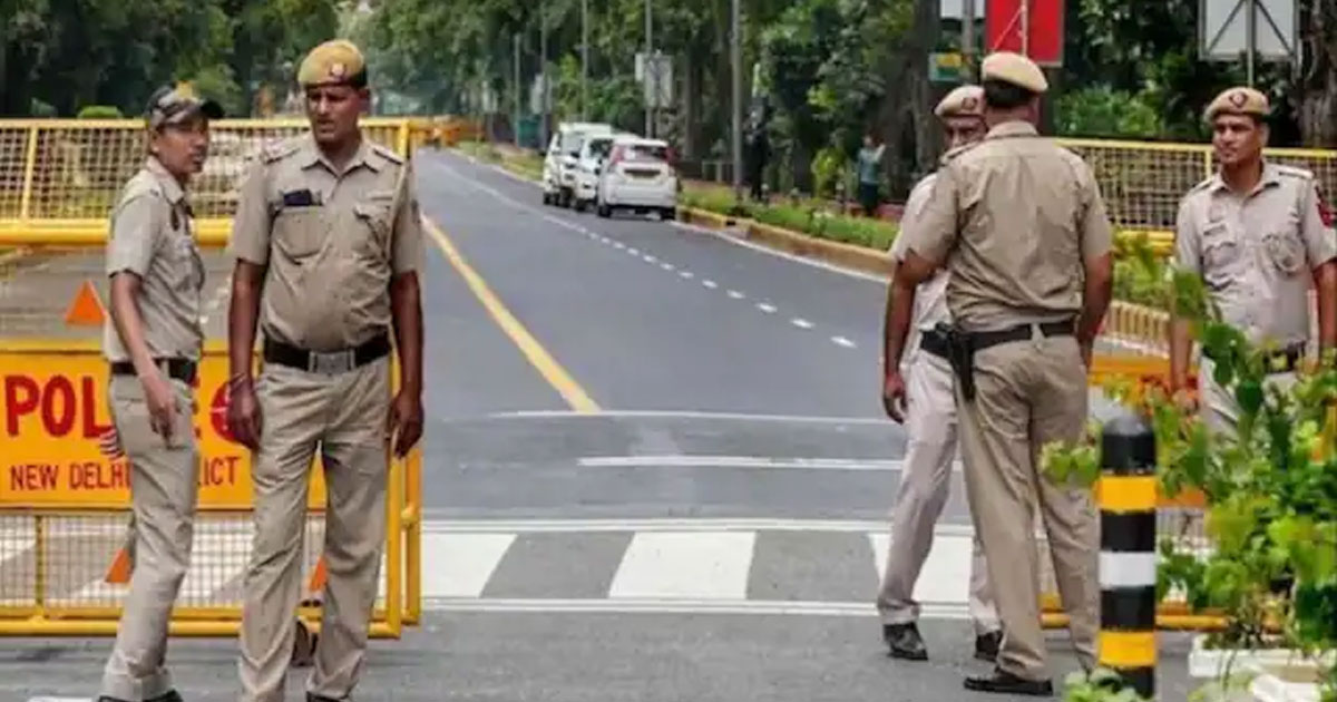 delhi school bomb threat