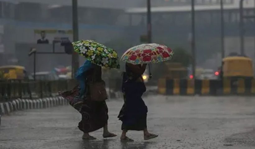 ফের নিম্নচাপ! বৃষ্টির চোখরাঙানি! এই ছয় জেলায় ভারী বর্ষণের পূর্বাভাস