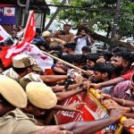 Latest News রেজিস্ট্রারের সাসপেনশনের বিরোধিতায় কেরল রাজভবনে এসএফআই এর প্রতিবাদ