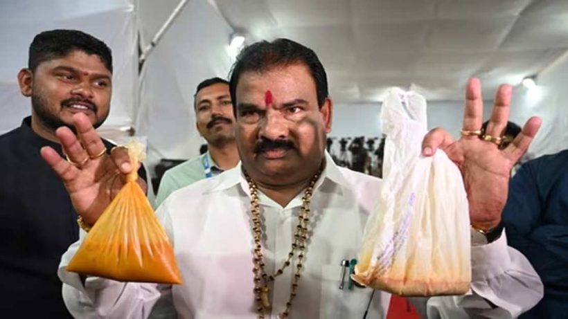 Shiv Sena mla slaps
