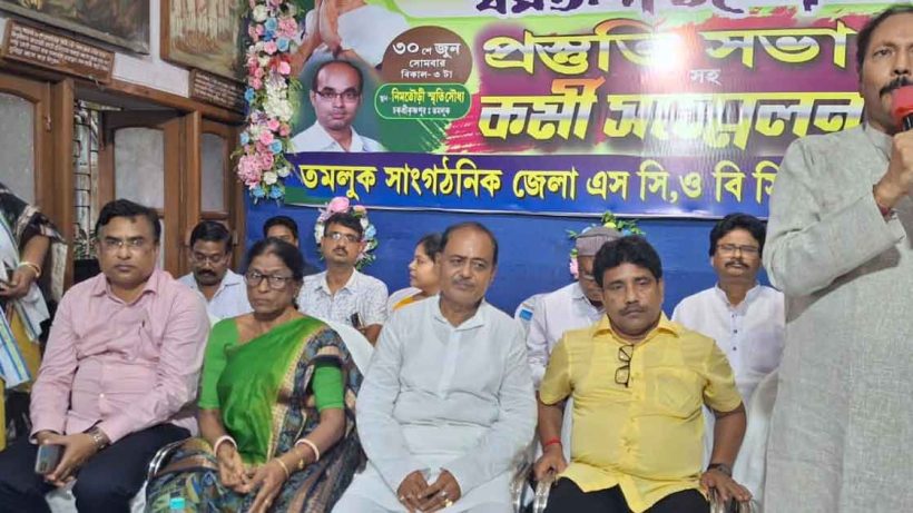 একুশে জুলাইয়ের আগে প্রকাশ্যেই গোষ্ঠীকোন্দল, বিভাজনে তৃণমূলের প্রাথমিক শিক্ষক সংগঠন