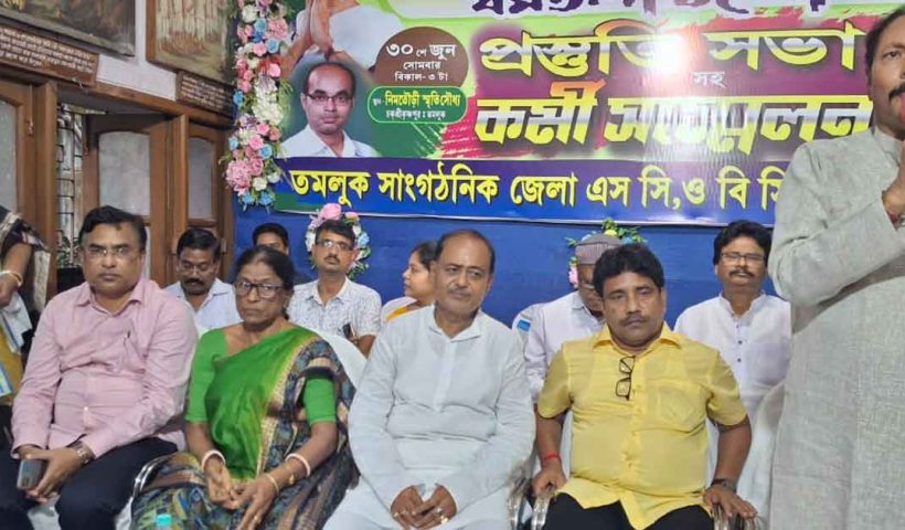 একুশে জুলাইয়ের আগে প্রকাশ্যেই গোষ্ঠীকোন্দল, বিভাজনে তৃণমূলের প্রাথমিক শিক্ষক সংগঠন