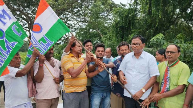 ‘আমাদের পাড়া, আমাদের সমাধান’ কর্মসূচিতে তৃণমূলে যোগ ১০ পরিবার