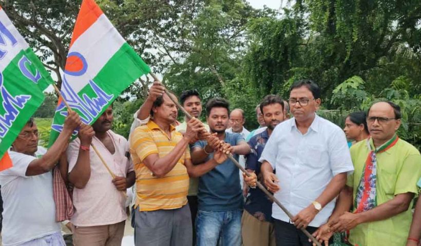 ‘আমাদের পাড়া, আমাদের সমাধান’ কর্মসূচিতে তৃণমূলে যোগ ১০ পরিবার