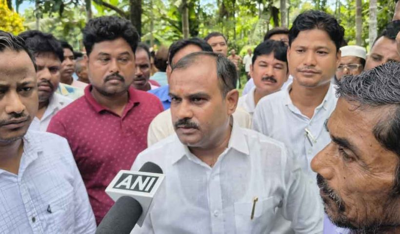 NRC নোটিশে আতঙ্কের আবহে তৃণমূলের কড়া বার্তা, পাশে থাকার আশ্বাস জেলা সভাপতির