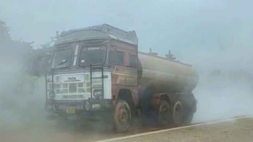 অ্যাসিডে ঢাকল জাতীয় সড়ক, যান চলাচলে বিঘ্ন