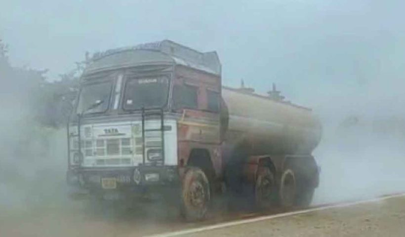 অ্যাসিডে ঢাকল জাতীয় সড়ক, যান চলাচলে বিঘ্ন