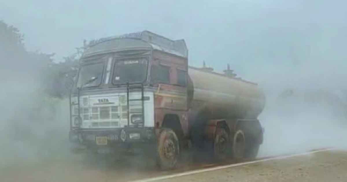 অ্যাসিডে ঢাকল জাতীয় সড়ক, যান চলাচলে বিঘ্ন