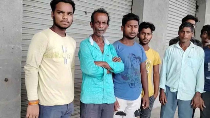 বাংলাদেশি সন্দেহে পুলিশি হেনস্থা, মুখ্যমন্ত্রীর হেল্পলাইনেই রক্ষা পেলেন ১৬ পরিযায়ী শ্রমিক