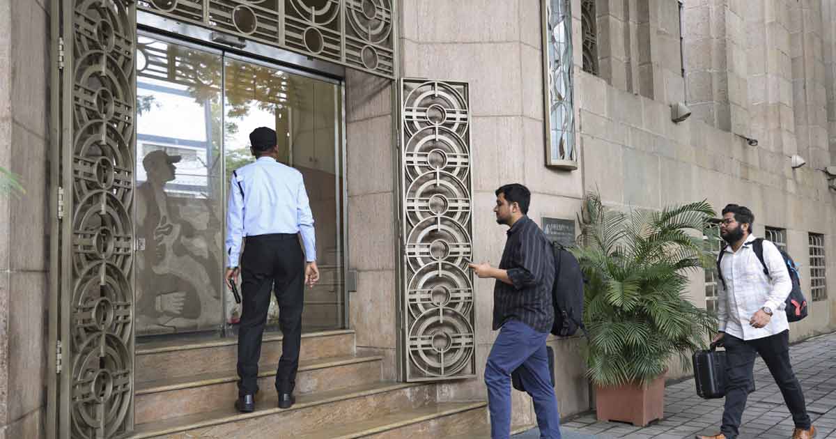 anil ambani CBI raid