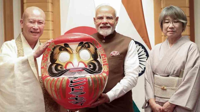 'দারুমা পুতুল' উপহার পেলেন প্রধানমন্ত্রী মোদী, ভারতের সঙ্গে রয়েছে এর বিশেষ সম্পর্ক