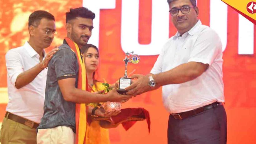 PV Vishnu Honored with Jiban Chakraborty Memorial at East Bengal’s Foundation Day
