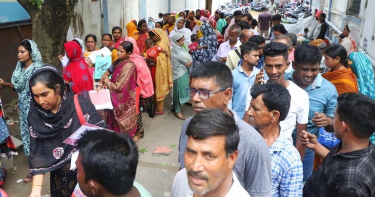 আতঙ্ক! বঙ্গে SIR-প্রাক্কালে ‘নথি’ জোগাড়ে ব্যস্ত সীমান্ত লাগোয়া মানুষ