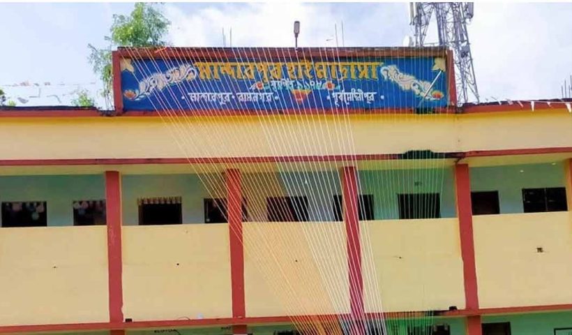 Mandarpur High Madrasa in Maitana, Ramnagar, East Midnapore district, is in turmoil due to the appointment of fake teachers!