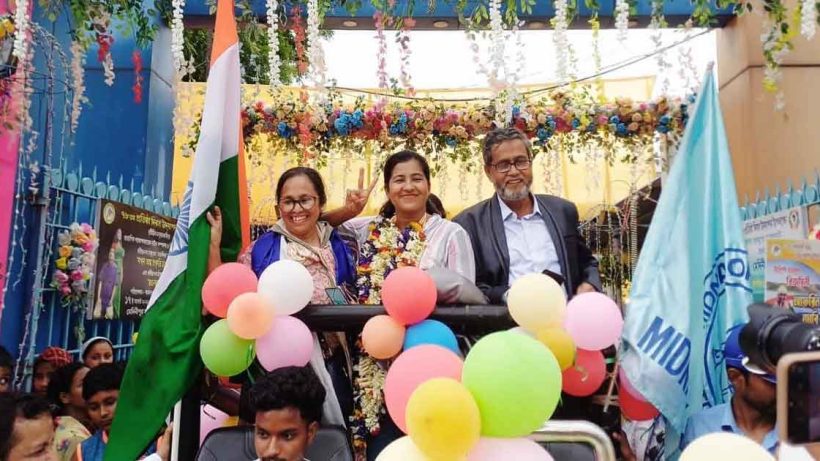 ইংলিশ চ্যানেল 'বিজয়িনী' আফরিনকে রাজকীয় সংবর্ধনা মেদিনীপুরে