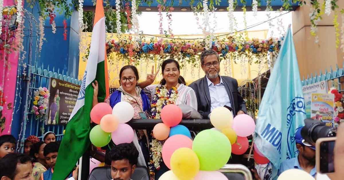 ইংলিশ চ্যানেল 'বিজয়িনী' আফরিনকে রাজকীয় সংবর্ধনা মেদিনীপুরে