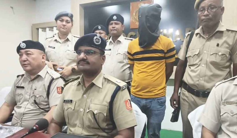 ডোডেয়ারহাট গুলিকাণ্ডে শার্প শুটার গ্রেপ্তার, পিস্তল ও কার্তুজ উদ্ধার