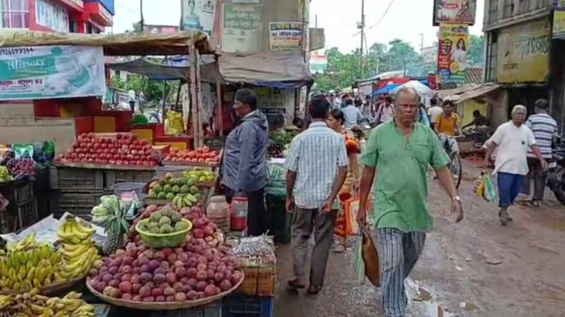 দোকান খোলা, রাস্তায় ভিড়, ব্যর্থ বিজেপির ডেবরা বনধ