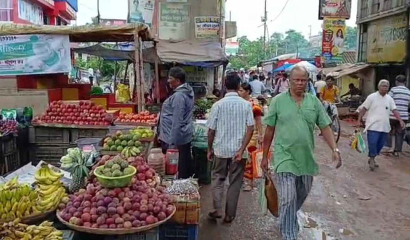 দোকান খোলা, রাস্তায় ভিড়, ব্যর্থ বিজেপির ডেবরা বনধ