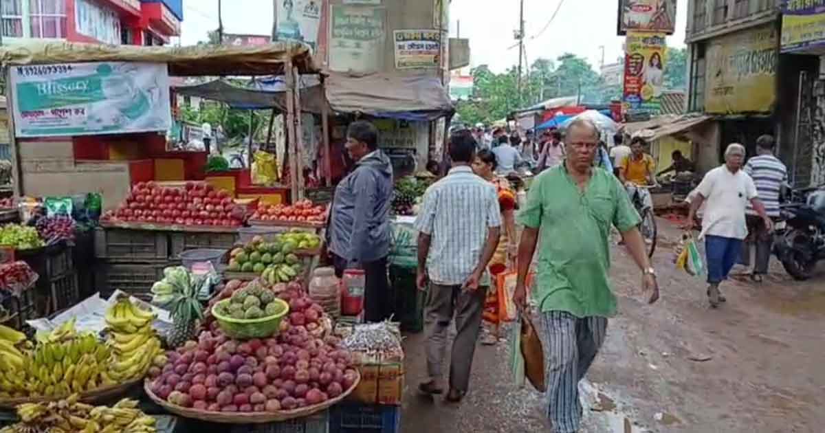 দোকান খোলা, রাস্তায় ভিড়, ব্যর্থ বিজেপির ডেবরা বনধ