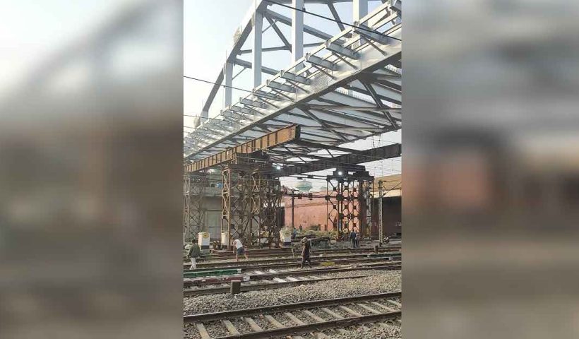 ১২০ বছর আগে নির্মিত রেল ব্রিজে গাড়ি চলাচলে নিষেধাজ্ঞা জারি, সমস্যায় নিত্যযাত্রীরা